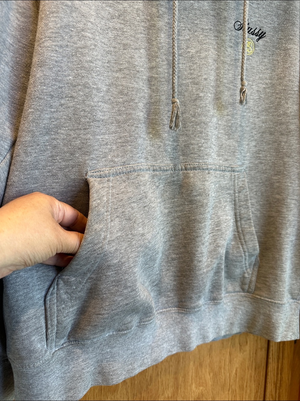 Stussy Light Gray Pullover Hoodie with Golden Embroidered Logo Size M - Picture 6 of 6